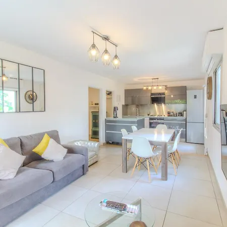 Apartment Delmas 3 3 Spacieux Avec Grande Terrasse Antibes