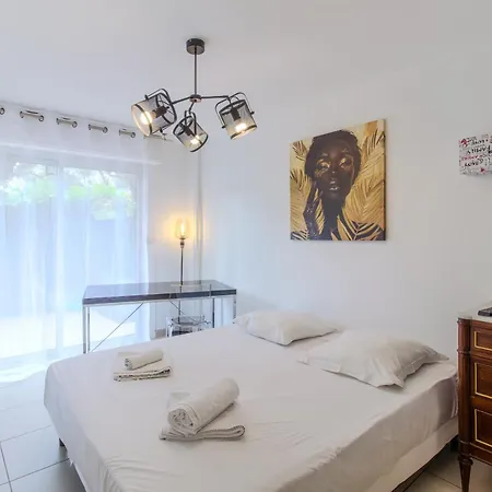 Delmas 3 3 Spacieux Avec Grande Terrasse Appartement Antibes