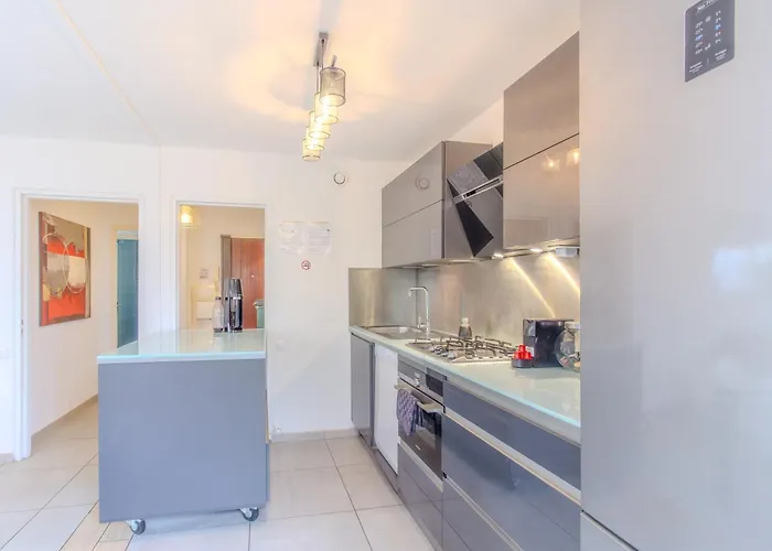 Delmas 3 3 Spacieux Avec Grande Terrasse